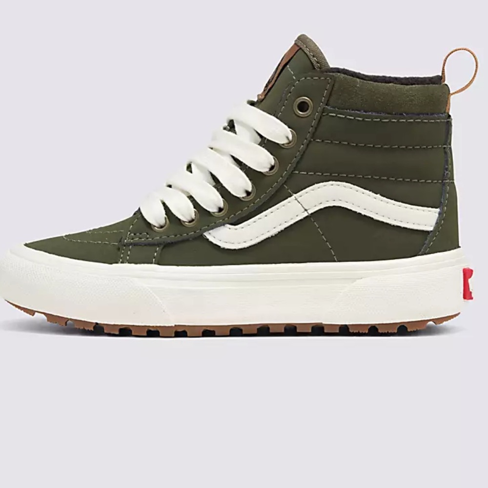 Kids Sk8-Hi MTE-1 Shoe. Size 11 in kids. With original box.